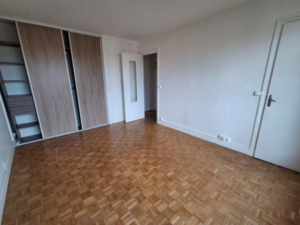 Saint-Maur-des-Fossés (94100) APPARTEMENT de type T1bis avec balcon, cave et place de parking