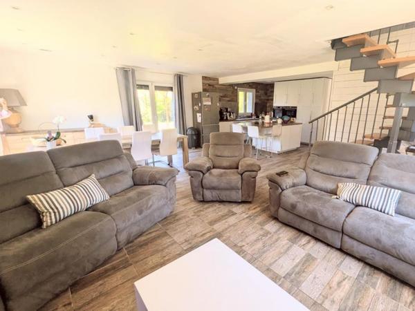 Maison Druillat 6 pièce(s) 184.15 m2, terrain 1526 m2