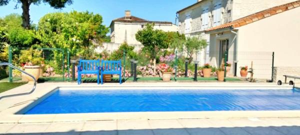 Salles D Angles - Belle charentaise - 7 pces - 4CH -174 m2