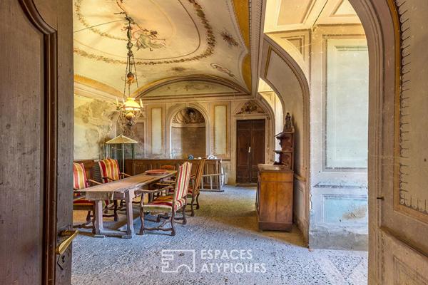 La vie de château réinventée au coeur d’un village perché.
