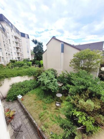 Vente                                                      Appartement
                        
                     4 pièces                      88 m2                     à Clamart