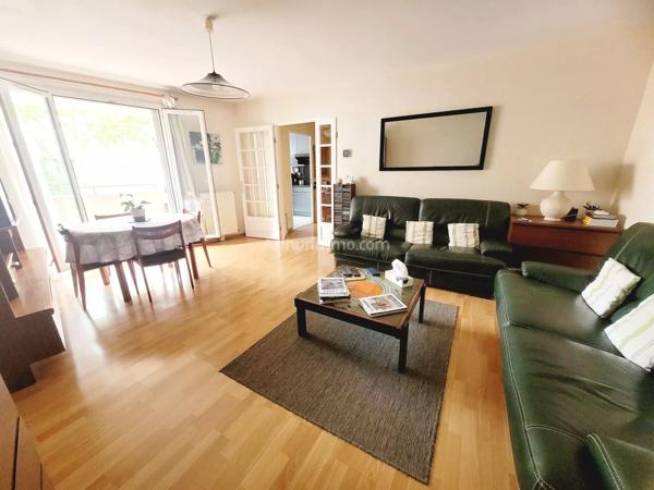 Vente                                                      Appartement
                        
                     4 pièces                      88 m2                     à Clamart