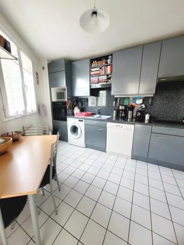 Vente                                                      Appartement
                        
                     4 pièces                      88 m2                     à Clamart