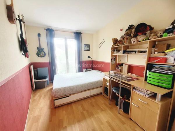 Vente                                                      Appartement
                        
                     4 pièces                      88 m2                     à Clamart