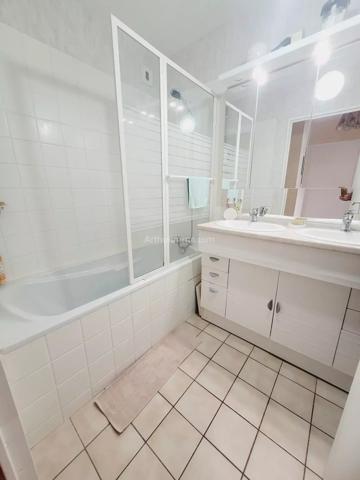 Vente                                                      Appartement
                        
                     4 pièces                      88 m2                     à Clamart