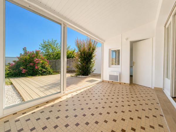 Appartement
         3 pièces
        - 97 m² Exclusivité 300 000 € *