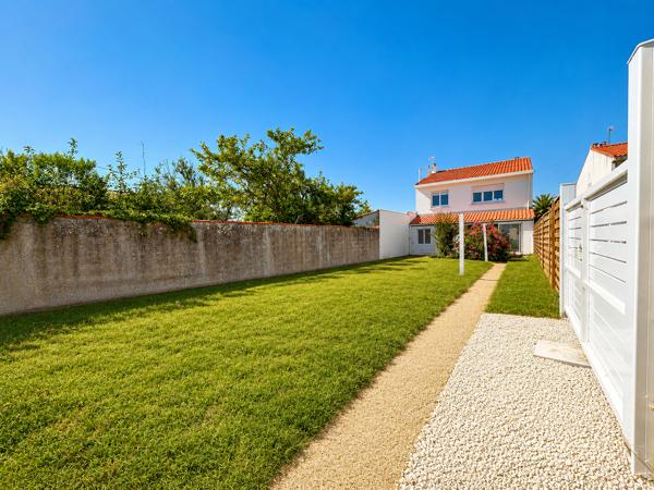 Appartement
         3 pièces
        - 97 m² Exclusivité 300 000 € *