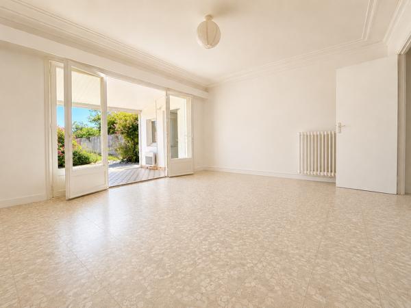 Appartement
         3 pièces
        - 97 m² Exclusivité 300 000 € *