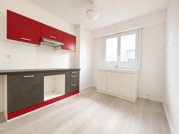 Appartement
         3 pièces
        - 97 m² Exclusivité 300 000 € *