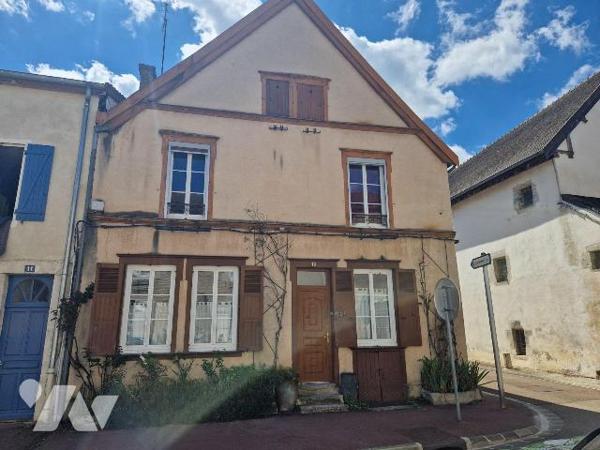 A vendre à Bar-sur-Aube à proximité du centre-ville,  à 10 min du parc Nigloland, 15 min du Mém...