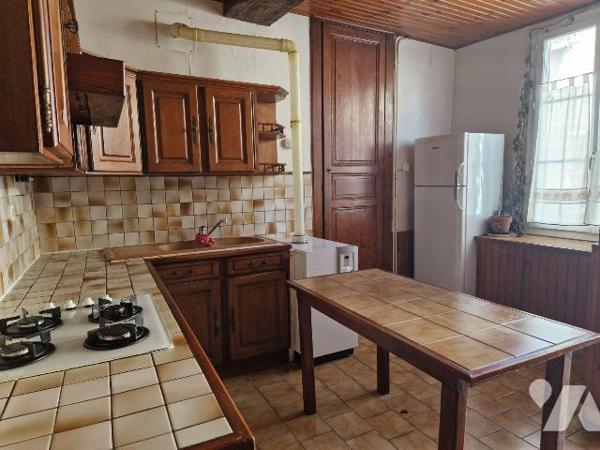 A vendre à Bar-sur-Aube à proximité du centre-ville,  à 10 min du parc Nigloland, 15 min du Mém...