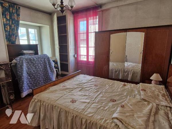 A vendre à Bar-sur-Aube à proximité du centre-ville,  à 10 min du parc Nigloland, 15 min du Mém...