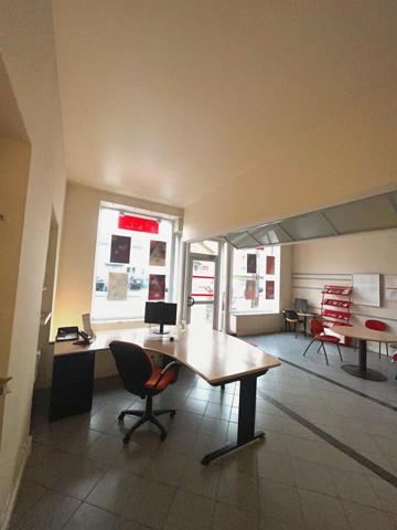 TRES BEL EMPLACEMENT PROFESSIONNEL