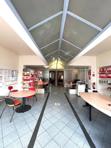 TRES BEAU LOCAL DIVISIBLE EN DEUX OU OPEN SPACE POUR COWORKING