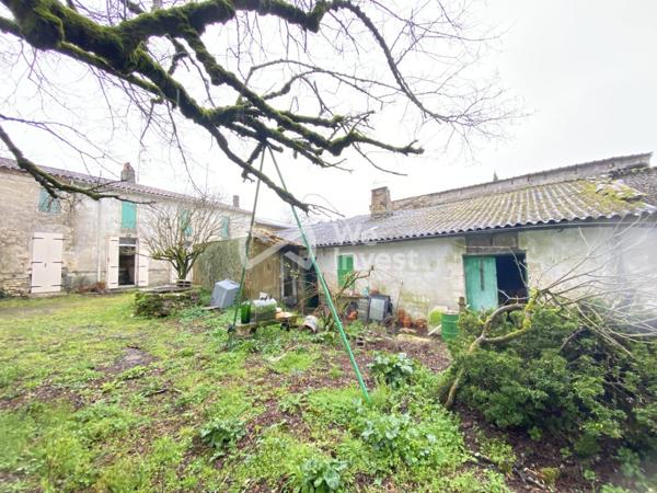 Maison à rénover à Campugnan avec dépendances et terrain de 3 800 m²