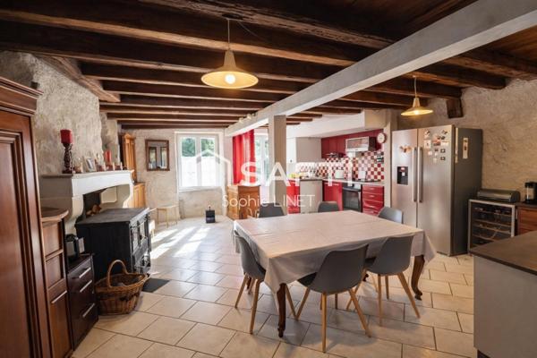 BAISSE DU PRIX – Ensemble de deux maisons en pierre – 182 m² – 138 000 €