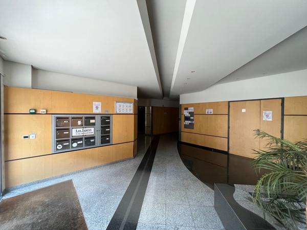 Bureaux à louer 90 m² meublés climatisés à Cergy proche RER A