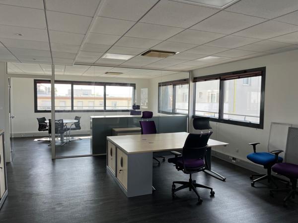 Bureaux à louer 90 m² meublés climatisés à Cergy proche RER A