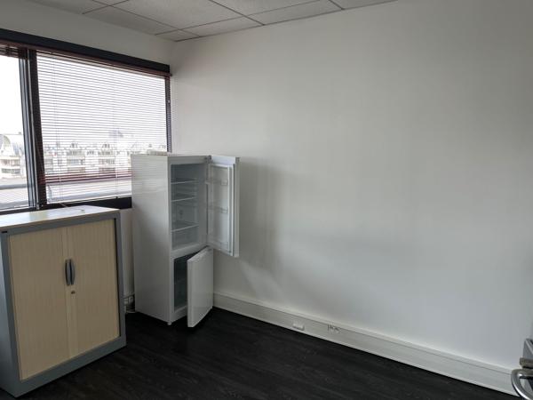Bureaux à louer 90 m² meublés climatisés à Cergy proche RER A