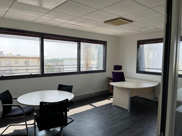 Bureaux à louer 90 m² meublés climatisés à Cergy proche RER A