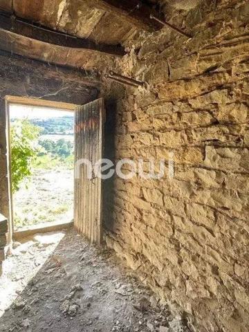 Maison pierres dorées avec vue et dépendances