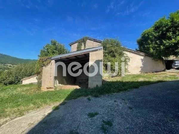 Maison pierres dorées avec vue et dépendances