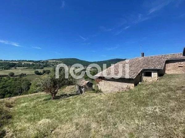 Maison pierres dorées avec vue et dépendances