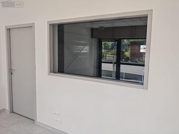 Entrepôt et bureaux à vendre à Pacé en Ille-et-Vilaine (35740), ref : 35056-1411