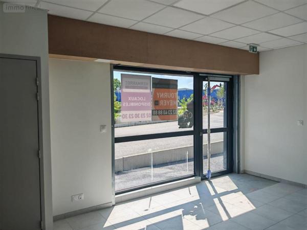 Entrepôt et bureaux à vendre à Pacé en Ille-et-Vilaine (35740), ref : 35056-1411