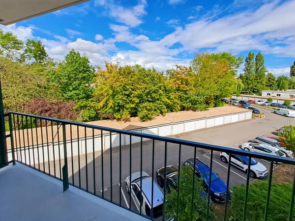 Appartement Arpajon de 4 pièces de 86 m2 avec 3 chambres, cave et terrasse.