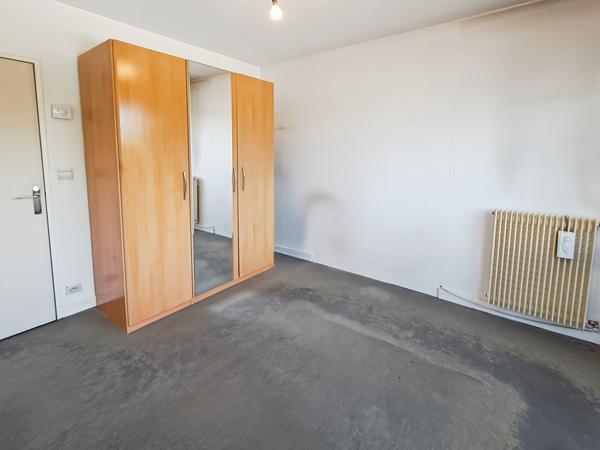 Appartement Arpajon de 4 pièces de 86 m2 avec 3 chambres, cave et terrasse.
