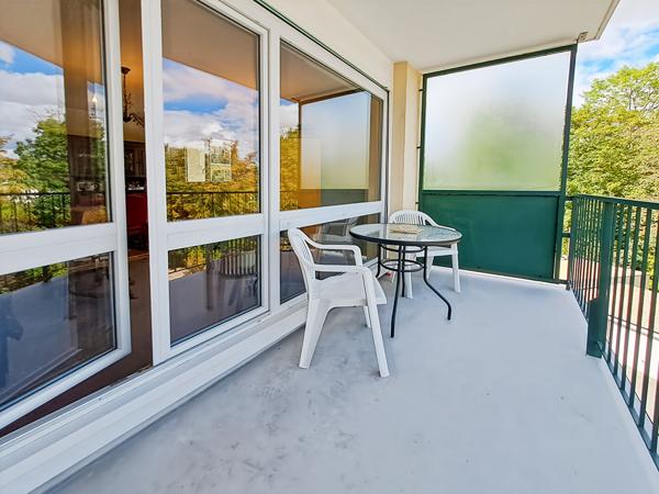 Appartement Arpajon de 4 pièces de 86 m2 avec 3 chambres, cave et terrasse.