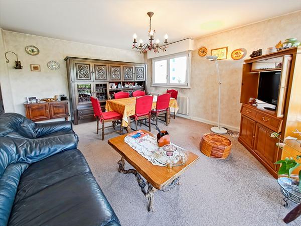 Appartement Arpajon de 4 pièces de 86 m2 avec 3 chambres, cave et terrasse.