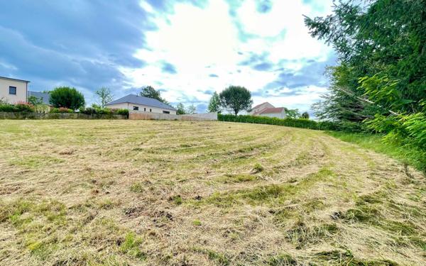 Terrain à vendre    Dampniat