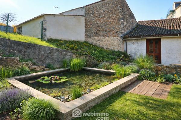 Maison de ville 124 m² à Valence-en-Poitou 86700