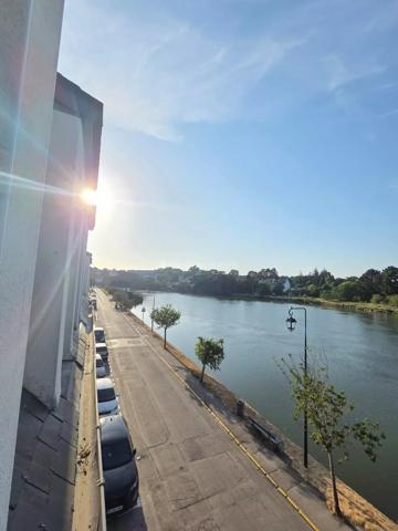 Vente                                                      Appartement
                        
                     3 pièces                      89 m2                     à Auray