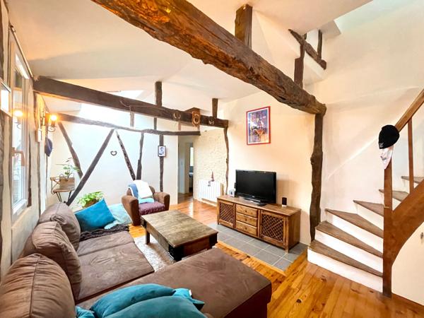 Exclusivité : Maison de villede type T4 avec patio et cave.