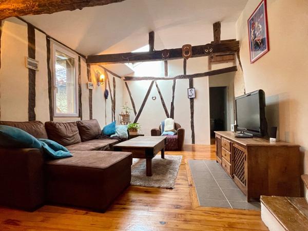 Exclusivité : Maison de villede type T4 avec patio et cave.