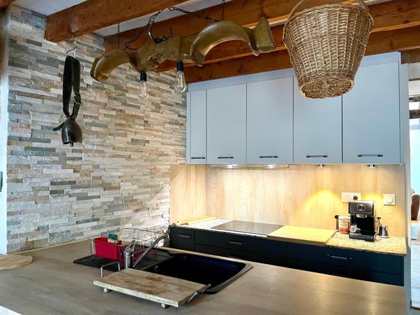 Exclusivité : Maison de villede type T4 avec patio et cave.