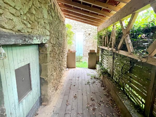 Exclusivité : Maison de villede type T4 avec patio et cave.