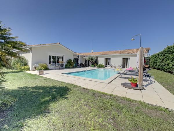 GUJAN MESTRAS ! Maison 5 pièces de 172 m2, piscine, atelier et garage, parcelle de 1220 m2 !
