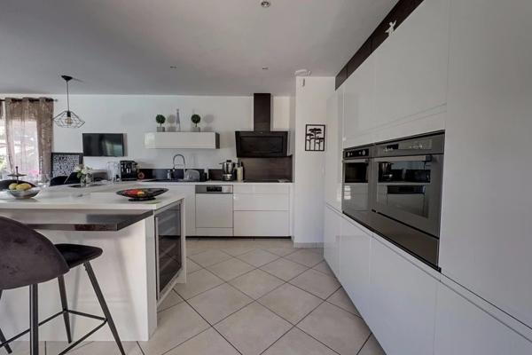 GUJAN MESTRAS ! Maison 5 pièces de 172 m2, piscine, atelier et garage, parcelle de 1220 m2 !