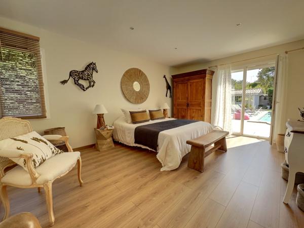 GUJAN MESTRAS ! Maison 5 pièces de 172 m2, piscine, atelier et garage, parcelle de 1220 m2 !