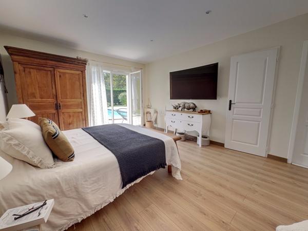 GUJAN MESTRAS ! Maison 5 pièces de 172 m2, piscine, atelier et garage, parcelle de 1220 m2 !