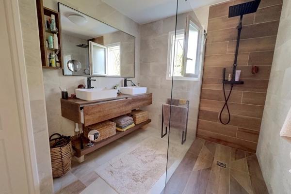 GUJAN MESTRAS ! Maison 5 pièces de 172 m2, piscine, atelier et garage, parcelle de 1220 m2 !
