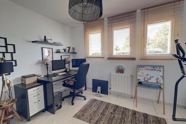 GUJAN MESTRAS ! Maison 5 pièces de 172 m2, piscine, atelier et garage, parcelle de 1220 m2 !