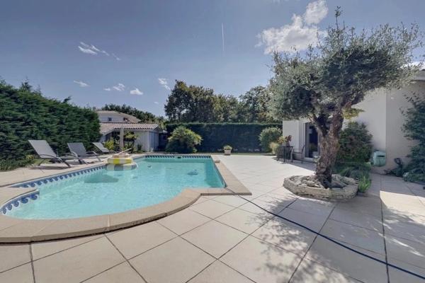 GUJAN MESTRAS ! Maison 5 pièces de 172 m2, piscine, atelier et garage, parcelle de 1220 m2 !