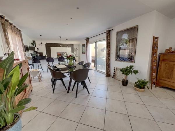 GUJAN MESTRAS ! Maison 5 pièces de 172 m2, piscine, atelier et garage, parcelle de 1220 m2 !