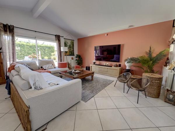 GUJAN MESTRAS ! Maison 5 pièces de 172 m2, piscine, atelier et garage, parcelle de 1220 m2 !