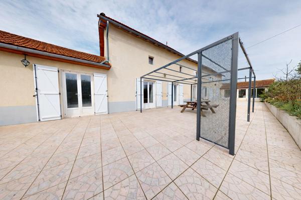 PAYRE - MAISON - LONGERE - 6 CHAMBRES - GARAGE - JARDIN
